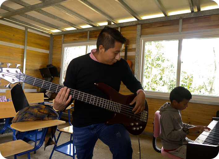 Práctica de bajo y teclado